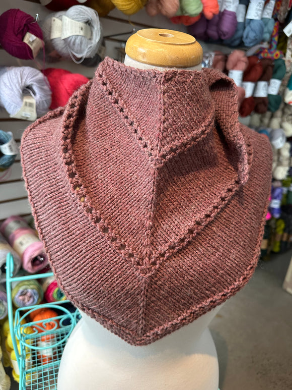 Sample Sale: Shawlette, dusky pink