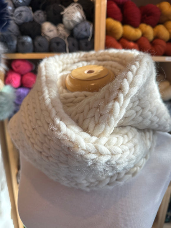 Sample Sale: Circle Scarf, white